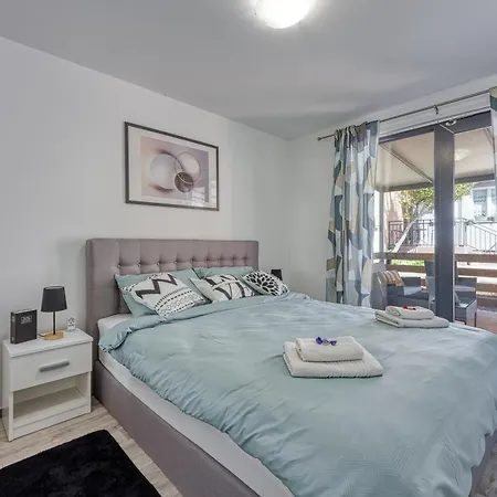 Leni - Happy Apartment Stinjan
